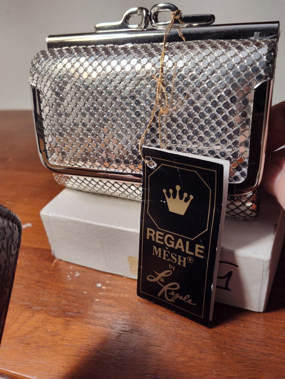 Regale La Regals  Mesh Silver Mesh Clutch Vintage . Kiss Lock And Snap Closure.